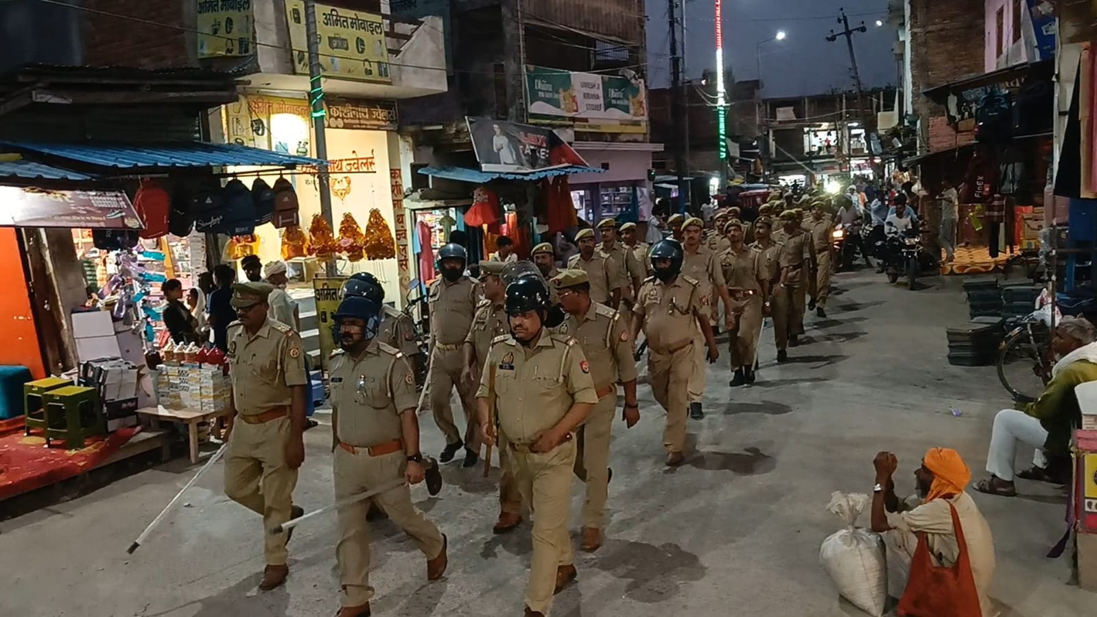 बकरीद पर्व को लेकर चितबड़ागांव पुलिस अलर्ट,थानाध्यक्ष ने किया पैदल रूट मार्च